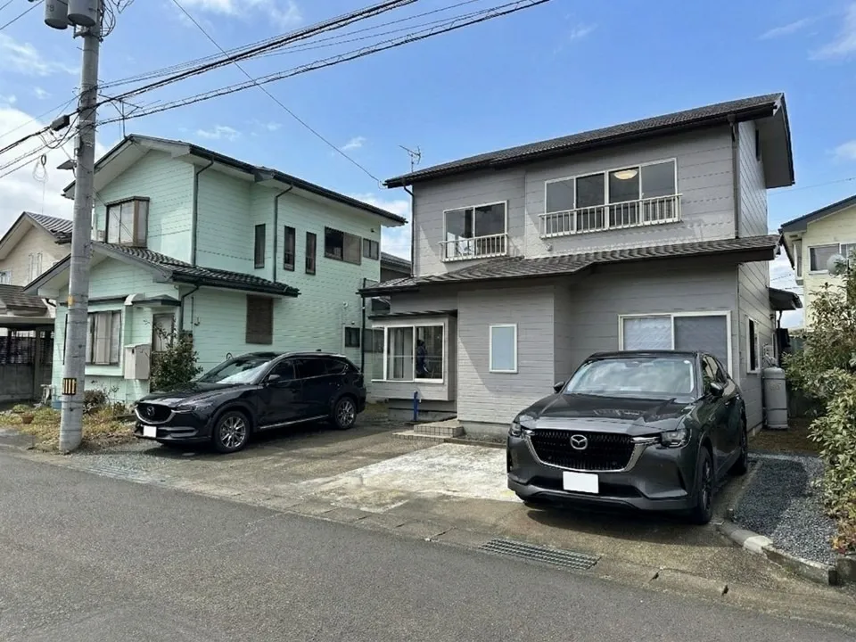 【会津若松市飯寺北】最大4台駐車可能！🚗広々カースペースが魅力の家！